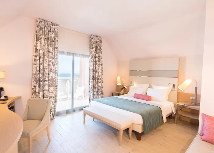 Akoya Hotel & Spa